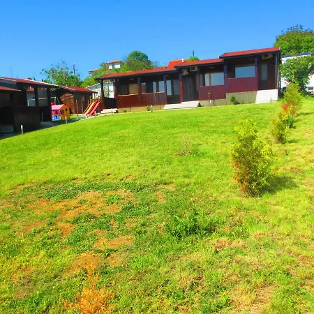 Holiday home дървени къщички - лион